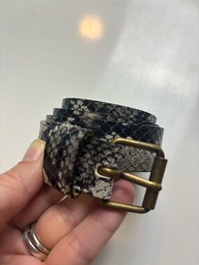 Hyde Collection Gray Faux Snakeskin Belt sz S